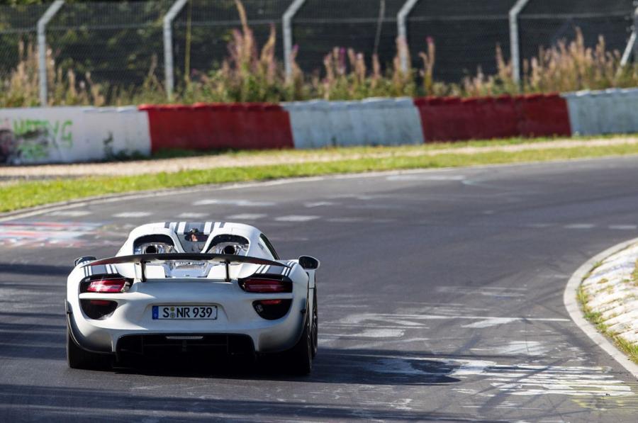  Porsche 918 Spyder 2014 года  (фото 102 из 111)